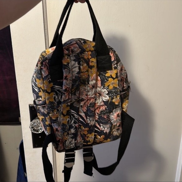 Tropical mini backpack with handles too! Wild fable - Picture 3 of 6